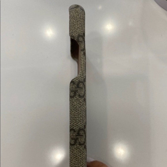 Authentic Gucci IPhone Cover - Picture 4 of 4